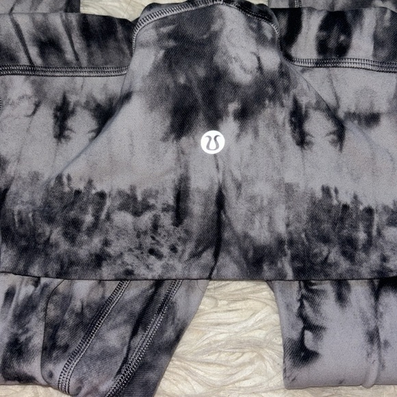 Gray tie dye lululemon legging & sports bra set - Picture 5 of 7